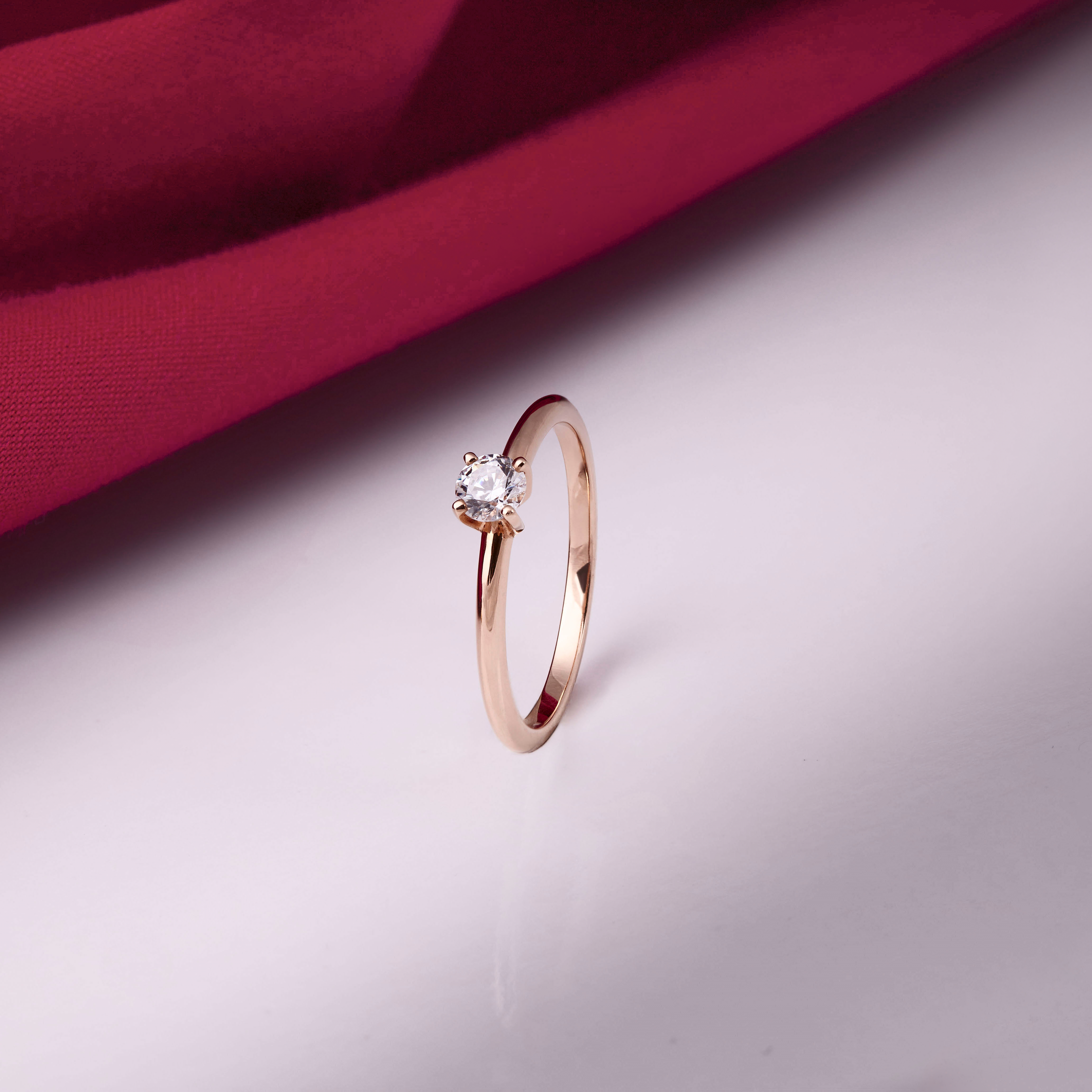 Помолвочное кольцо с бриллиантом 0,2 карат, из розового золота 585 пробы