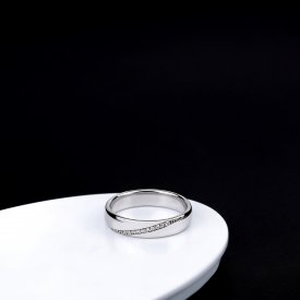 Кольцо с дорожкой бриллиантов, 10 шт., 0,05 карат, ширина 4мм.